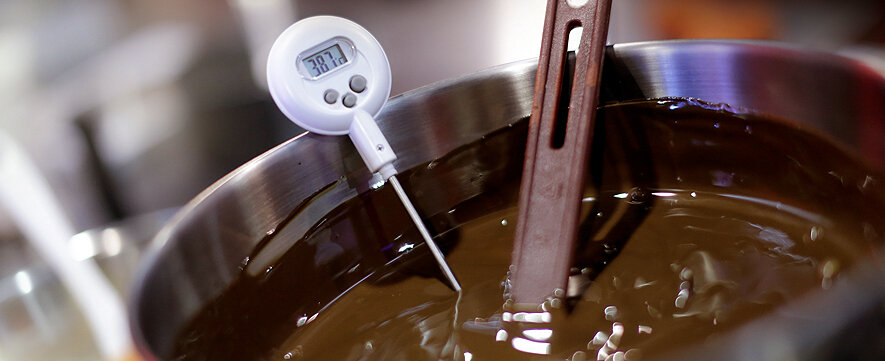 Measuring temperature of melted chocolate - Nestle Dessert Arabia